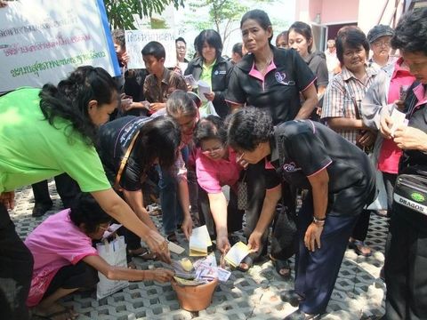 เครือข่ายกลุ่มคนรักหลักประกันสุขภาพภาคตะวันตก แถลงต้านกลุ่มธุรกิจในบอร์ด สปสช.