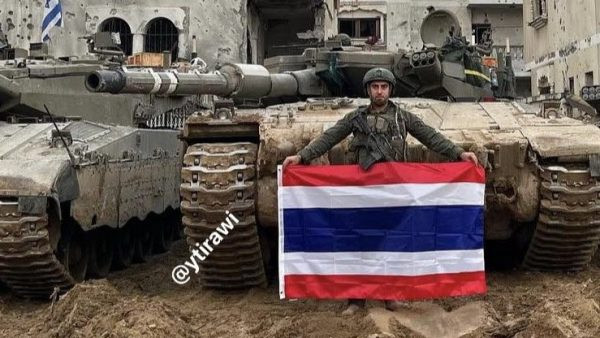 Picture of Israeli soldier holding Thai flag causes a stir