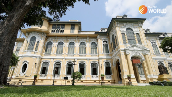 Bang Khun Phrom Palace – a former royal residence rich in history, art and architecture