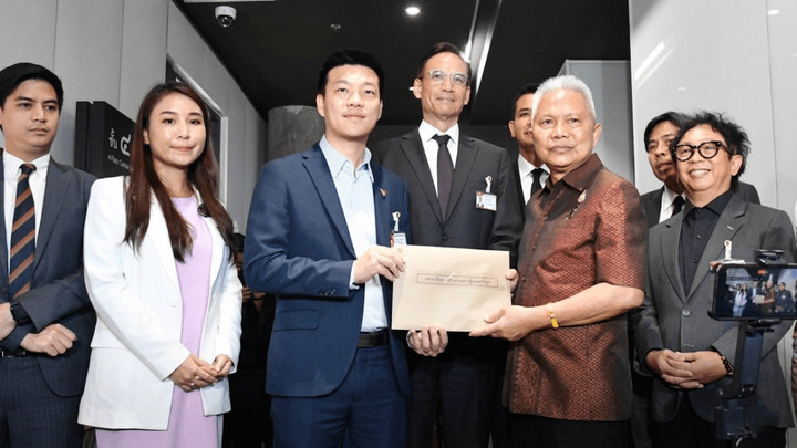 Opposition asks charter court to block part of government’s Bt400bn loan