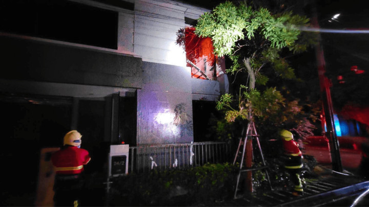 Two people, dozens of cats killed in Nonthaburi house fire