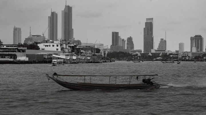 High tides spark overflow warnings for Bangkok, six central provinces