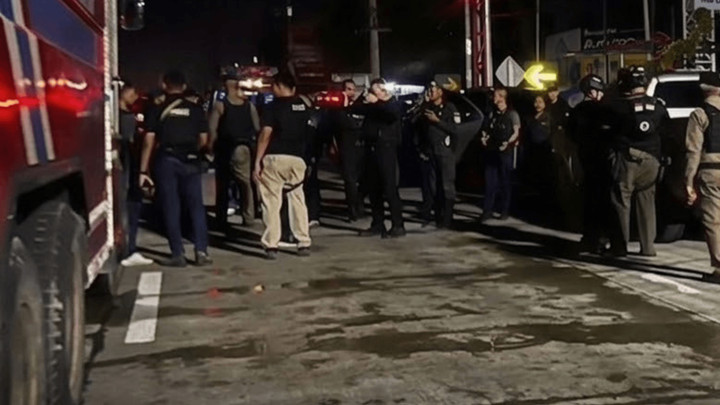 Triple blast rocks Pattani store after armed insurgents force evacuation