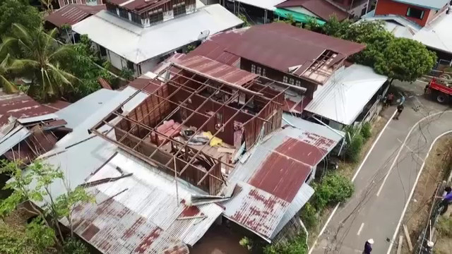พายุฤดูร้อนพัดถล่ม จ.อุบลราชธานี 3 วัน บ้านเรือนประชาชนเสียหายกว่า 350 หลัง