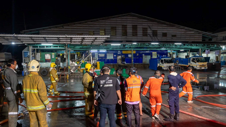 ระเบิดในโรงงานน้ำแข็งบางละมุง แอมโมเนียรั่ว อพยพ ปชช.วุ่น เจ็บกว่า 100 คน