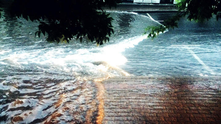 สภาพอากาศวันนี้ ฝนลดแต่ยังหนัก เหนือ-อีสาน เสี่ยงน้ำท่วมฉับพลัน