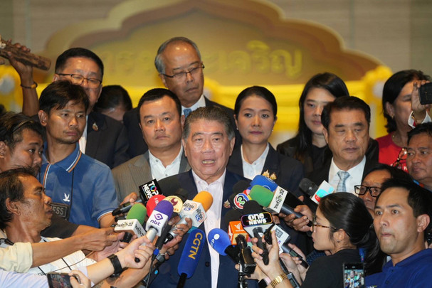"ภูมิธรรม" ยันพรรคร่วมยังจับมือแน่น แม้ ภท.อ้างรวมได้ 280 เสียง จ่อคุย "ปชน." 