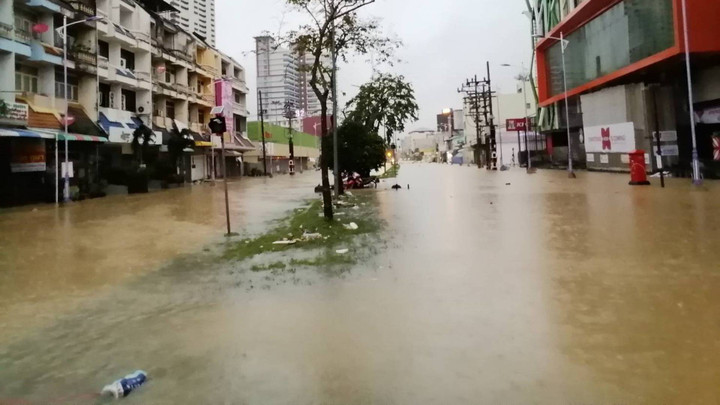 เตือน! หาดใหญ่ระดับน้ำสูงขึ้นอีก น้ำเหนือในประตูหน้าควน ไหลมาเพิ่ม