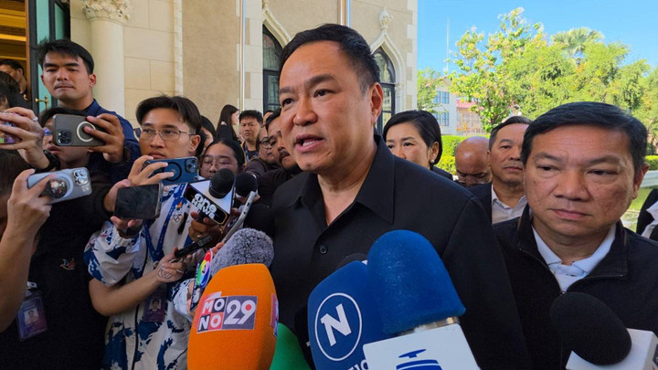 นายกฯ ยอมรับรัฐบาลบกพร่องน้ำท่วม จ่อฟันตั๋วบินหาดใหญ่แพง