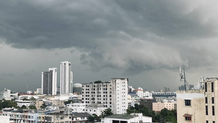 สภาพอากาศวันนี้ เหนือ - อีสาน ฝนตกหนัก ระวังน้ำท่วมฉับพลัน 