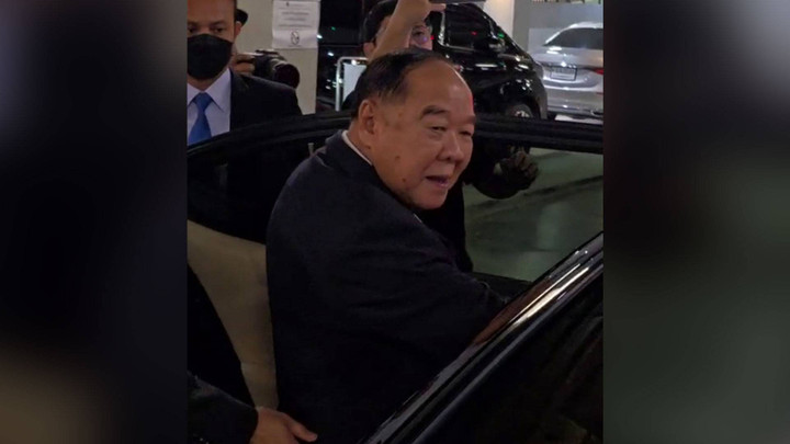 "พล.อ. ประวิตร" ลงชื่อร่วมประชุมสภา ถกงบฯปี 69  ก่อนเดินทางกลับทันที  