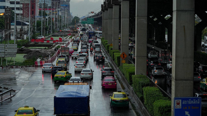 สภาพอากาศวันนี้ มรสุมกระหน่ำ! ฝนตกหนัก เสี่ยงน้ำท่วม-น้ำป่าทั่วไทย  