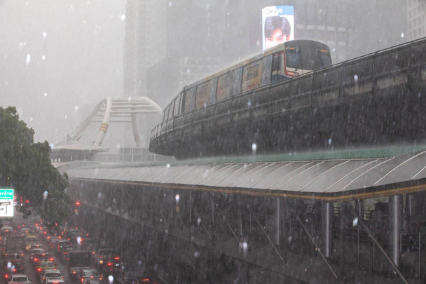 สภาพอากาศวันนี้ ทั่วไทยฝนฟ้าคะนอง - ลมกระโชกแรง 