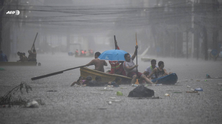 อิทธิพลไต้ฝุ่น "แคมี" ทำฝนถล่มญี่ปุ่น-ฟิลิปปินส์ พัดขึ้นฝั่งไต้หวัน
