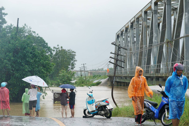 เกาะติด "น้ำท่วมสงขลา" คลองอู่ตะเภาใกล้ล้นตลิ่ง ฝนไม่หยุด