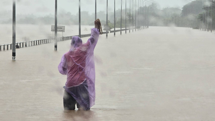 “ซูลิก” อ่อนกำลังเป็นหย่อมความกดอากาศต่ำ เตือนทั่วไทยฝนตกหนัก