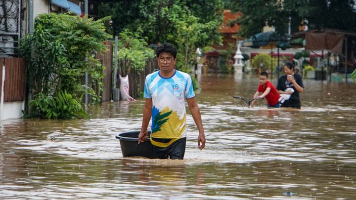 หนีวุ่น! "ช้างคลาน" เชียงใหม่น้ำสูง 50 ซม. เช็กจุดจอดรถหนีน้ำ