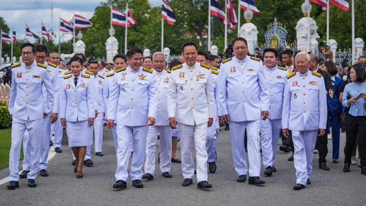 "อนุทิน" เตรียมนำ ครม.เข้าเฝ้าฯ ถวายสัตย์ฯ ก่อนถกนัดพิเศษ