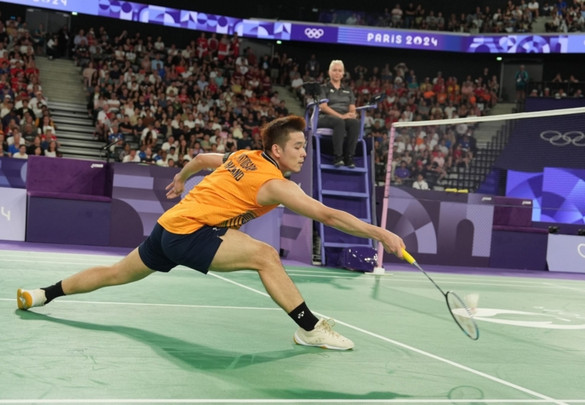 วิว กุลวุฒิ คว้าเหรียญเงินประวัติศาสตร์แบดมินตันไทย