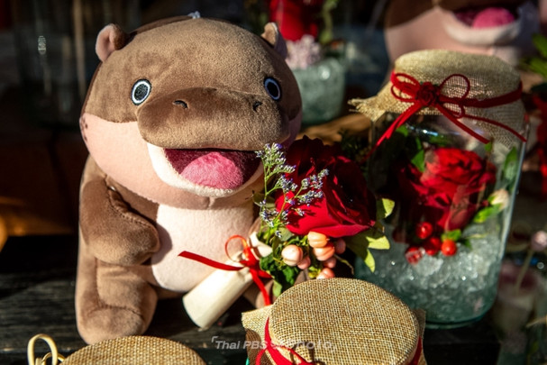 ดอกกุหลาบแดงครองตลาด ด้านปากคลองตลาดคึกคักรับวันวาเลนไทน์