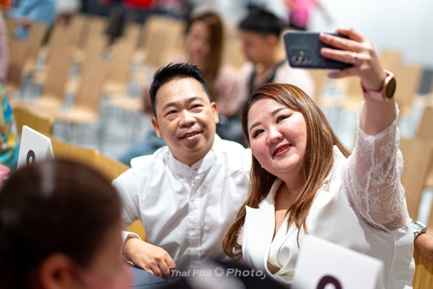 คู่รักร่วมจดทะเบียนสมรสวันวาเลนไทน์ ณ เขตบางรัก บรรยากาศคึกคัก