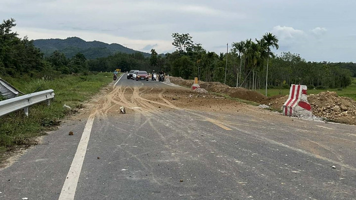 วางระเบิดขบวนรถนายอำเภอมายอ ปัตตานี เจ็บเล็กน้อย 6 คน