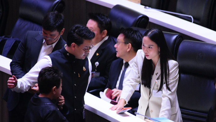 “รักชนก” ยันไร้ดีลการเมือง แจงคุย “ไชยชนก” กลางห้องประชุมร่วมรัฐสภา 
