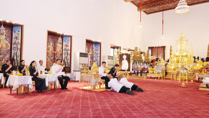 “ในหลวง-พระราชินี” ทรงบำเพ็ญพระราชกุศลปัณรสมวาร (15 วัน) พระราชทานพระศพ “เจ้าฟ้าพัชรกิติยาภา”