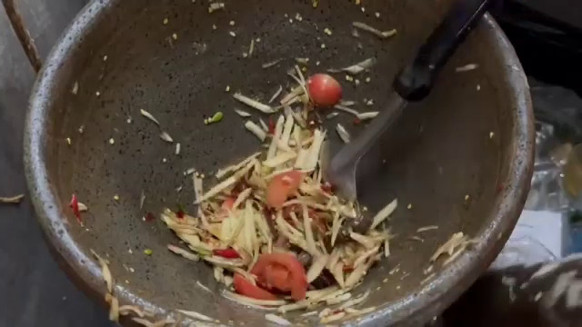 ข่าวพยาธิใบไม้ตับ กระทบยอดขายร้านส้มตำ ใน "มมส"