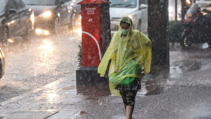 สภาพอากาศวันนี้ ทั่วไทยฝนตกหนัก กทม.มีฝนตกร้อยละ 60ของพื้นที่