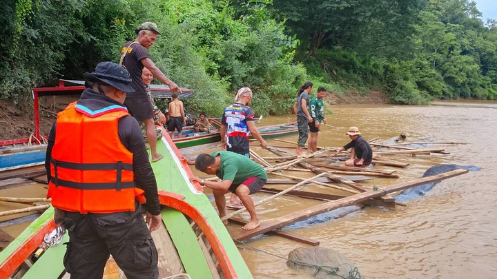 ยึดไม้สักลอยน้ำ 18 ท่อน กลางแม่น้ำสาละวิน เร่งขยายผลหาคนผิด