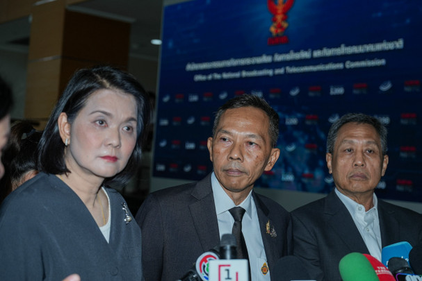 วอล์กเอาต์รอบสอง ประชุม กสทช.ล่ม ปมสถานะ "นพ.สรณ"