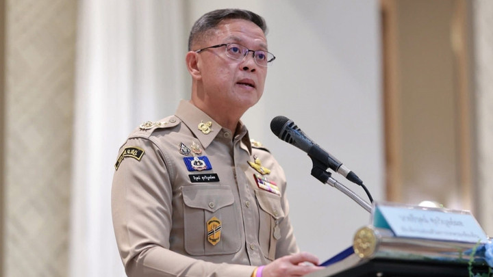 "ธีรุตม์" เข้ารับทราบ 6 ข้อหาคดีทุจริตสอบท้องถิ่น อีก 7 คน นัด 10 ส.ค.