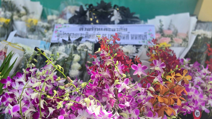 วางดอกไม้อาลัยเหตุยิงเทพศิรินทร์นนทบุรี ตร.คุมเข้มก่อนเปิดเรียน 17 ส.ค.