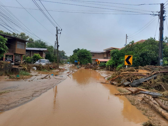 คพ.-ท้องถิ่น เตรียมพื้นที่รองรับขยะน้ำท่วม อ.ปัว คาด 3,800 ตัน 