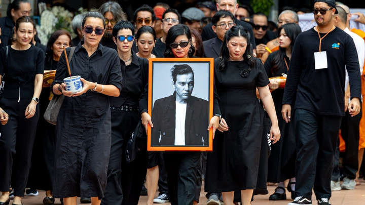 พิธีฌาปนกิจ "เร แม๊คโดแนลด์" ครอบครัว เพื่อน แฟนคลับ ร่วมอาลัย