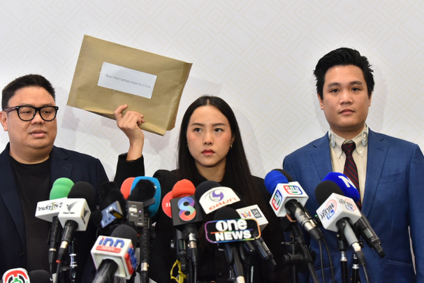 "รักชนก" ยื่นหลักฐานต่อ ป.ป.ช.ตรวจสอบ 5 คน ปม TH-AI Passport