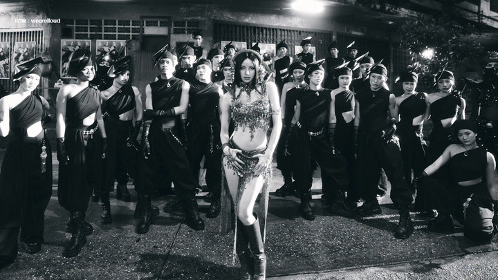 Lisa รันวงการศิลปะ คนสายอาร์ตถอดไอเดีย MV "SaWaDiKa"