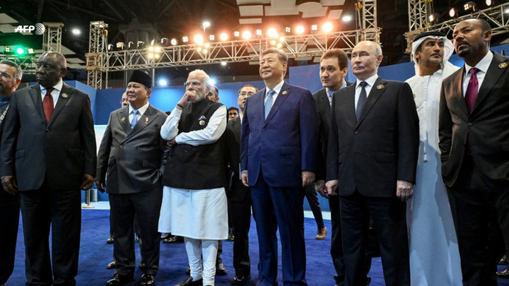สี จิ้นผิง ถึงอินเดีย ร่วมประชุม BRICS ท่ามกลางวิกฤตสงครามโลก