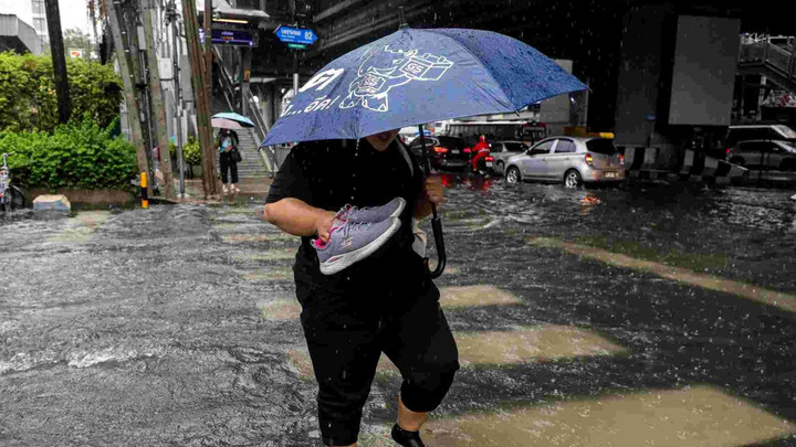 สภาพอากาศวันนี้ ทั่วไทยฝนตกหนัก  กทม.มีฝนตกร้อยละ 70ของพื้นที่