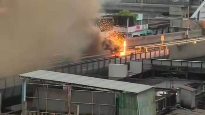 ไฟไหม้รางรถไฟฟ้า MRT เตาปูน ล่าสุดหยุดให้บริการทุกสถานี