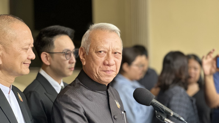 "พิพัฒน์" โยนถาม "อนุทิน" ปม "กล้าธรรม" จ่อซบ "ภูมิใจไทย" ยันยังไม่มีข้อสั่งการ