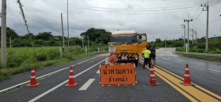 ทางหลวงชนบท “น้ำท่วม” กระทบ 11 จังหวัด สัญจรผ่านไม่ได้ 14 สายทาง