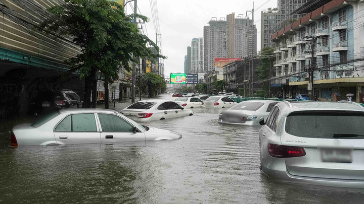 ห่วงน้ำท่วมกระทบขนส่ง–ธุรกิจ หอการค้าไทย แนะผู้ประกอบการเร่งวางแผนรับมือ