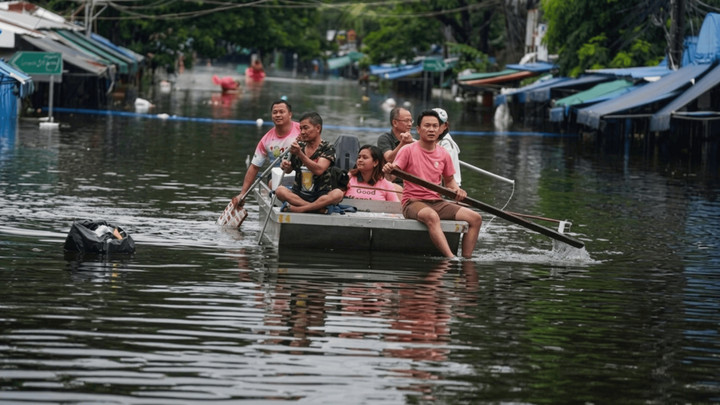 Field hospital set up in eastern Bangkok