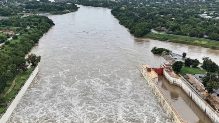 Mae Klong Dam increases discharge rate, warnings issued for four provinces