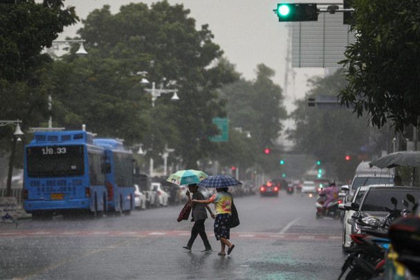 สภาพอากาศวันนี้ ไทยเริ่มมีฝนลดลง แต่ยังตกหนักบางแห่ง ระวังน้ำท่วมฉับพลัน-น้ำป่าไหลหลาก