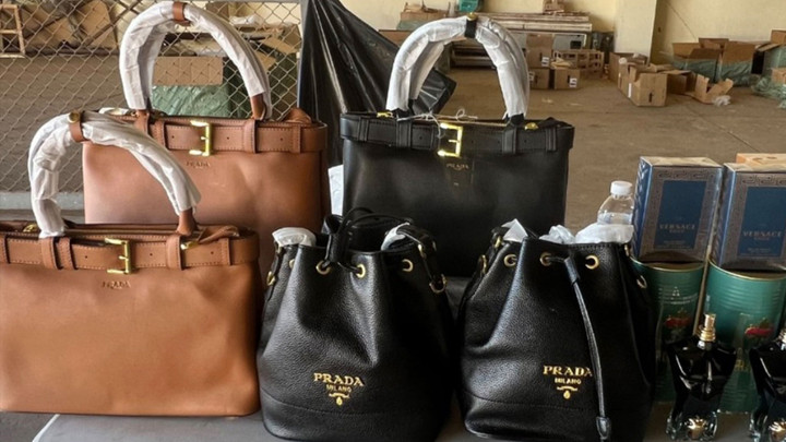 จับ สินค้าละเมิดเครื่องหมายการค้า  คาด่านนครพนม – มุกดาหาร มูลค่ากว่า 65 ล้านบาท