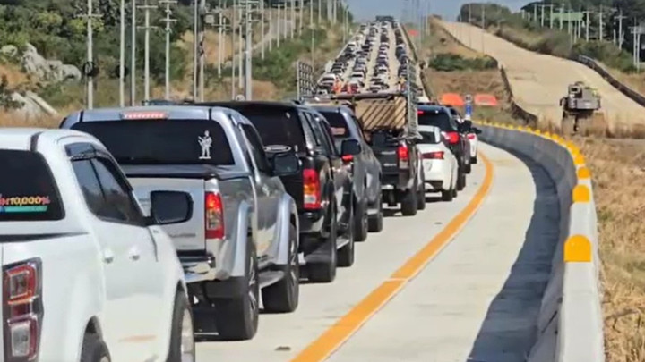 M6 มุ่งหน้าโคราชรถติดยาว 20 กม. สาเหตุปิดทางเข้าใหม่-คนแห่เที่ยวเขาใหญ่