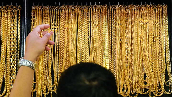 ทองร่วงหนัก! วันเดียวดิ่ง 6,100 บาท ผันผวนสูงเป็นประวัติการณ์